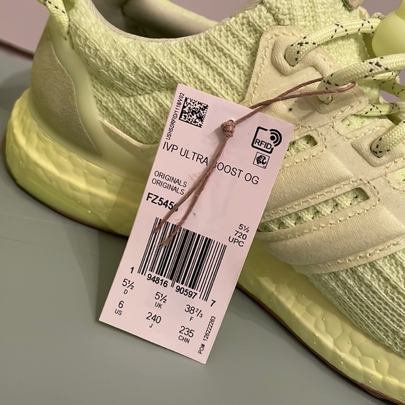 IVY PARK Ultra Boost Hi Res Yellow - Picture 2 of 6